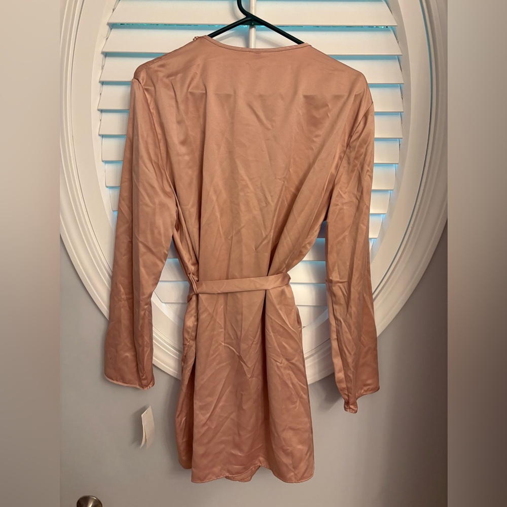 NWT Flora Nikrooz Blush Pink Satin Wrap Short Robe Women Size L/XL Sleep - Picture 6 of 6